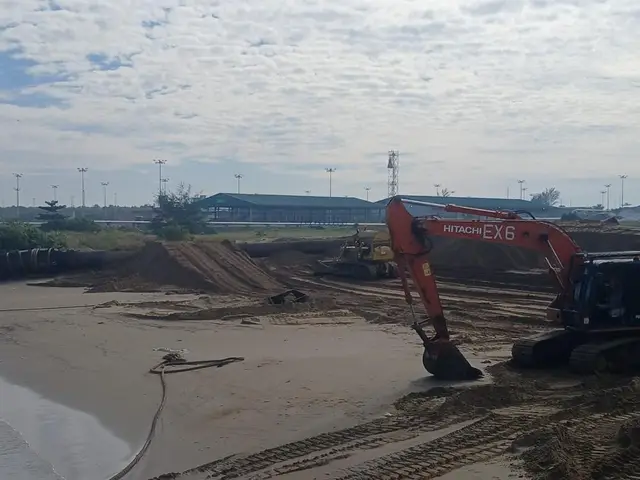 OMA dredging project operation at Samalaju and Bintulu Port — image 7